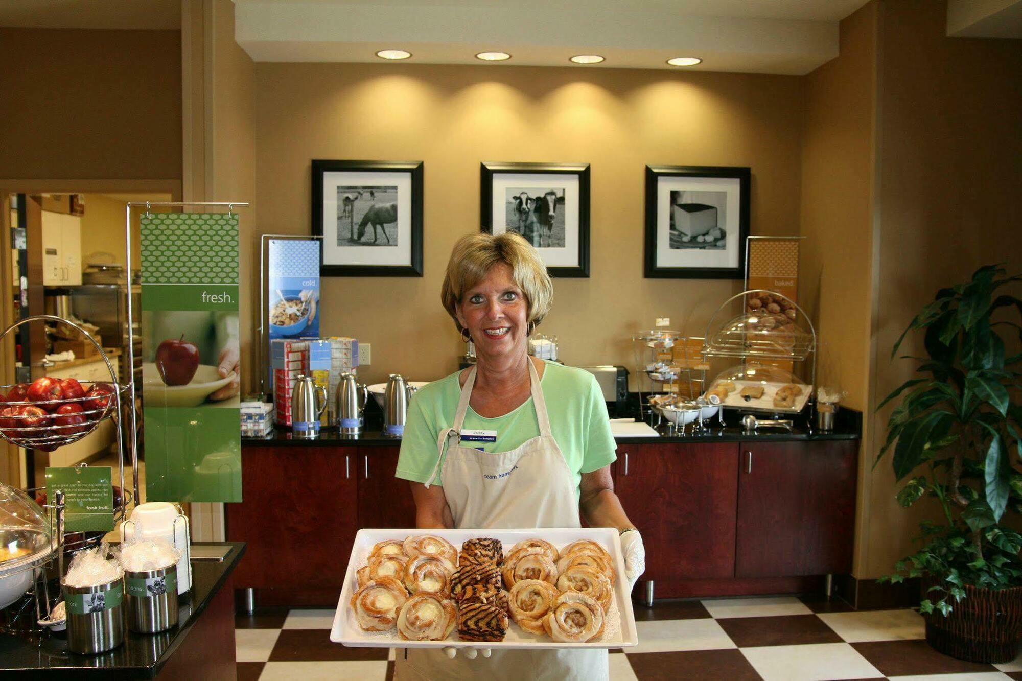 Hampton Inn Elkhorn Lake Geneva Area Restaurant billede